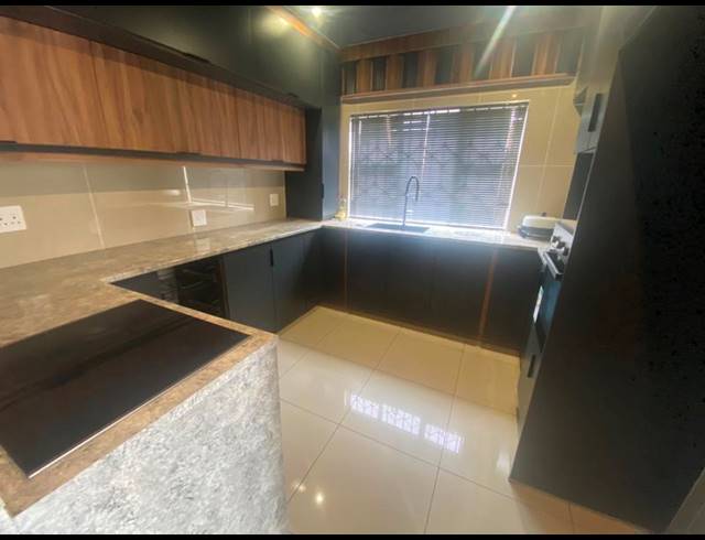 7 BEDROOM HOUSE FOR SALE IN MINERALIA